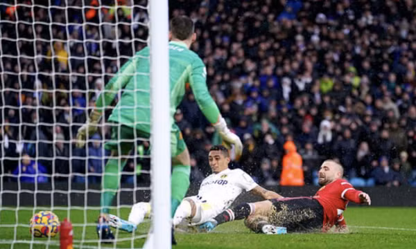 Man Utd thắng đậm Leeds