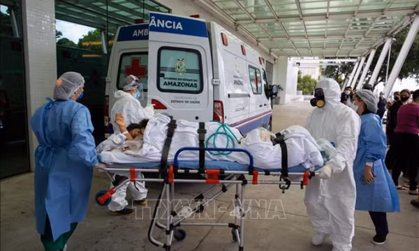WHO nhấn mạnh virus gây bệnh dịch COVID-19 tiếp tục trở nên nguy hiểm