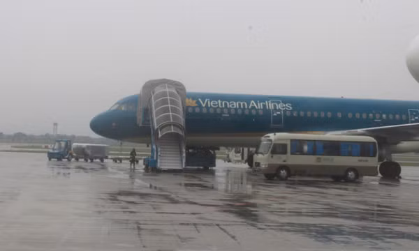 Nhiều chuyến bay chuyển hướng vì sương mù dày đặc