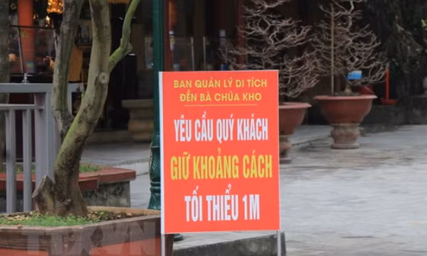 Mở cửa trở lại, mỗi lượt vào Đền Bà Chúa Kho không quá 30 người