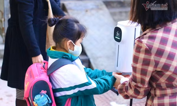 Hướng dẫn mới điều trị trẻ mắc Covid-19, các yếu tố nhận biết bệnh trở nặng