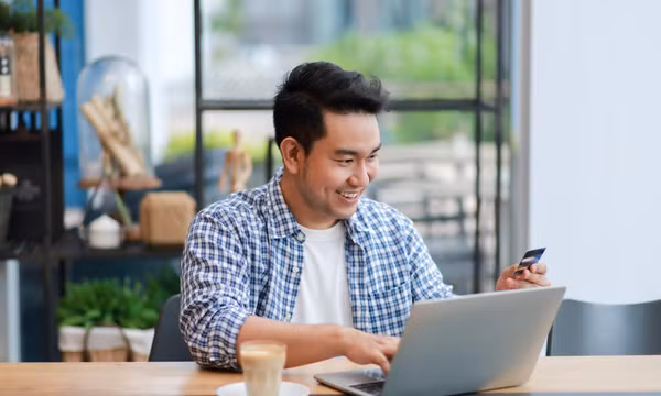 Đóng phí đúng hạn - Cách bảo đảm quyền lợi cho người mua bảo hiểm trước rủi ro mùa dịch