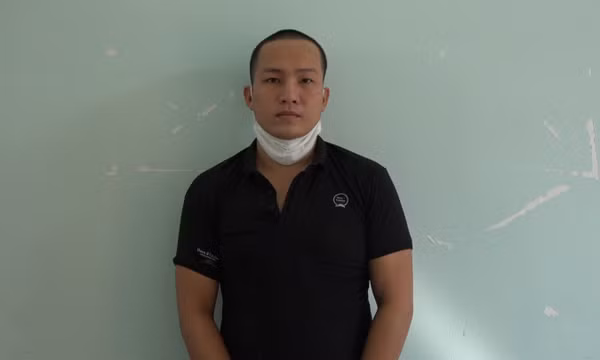 Nam thanh niên tưới xăng định đốt công an vì bị dẹp trường gà