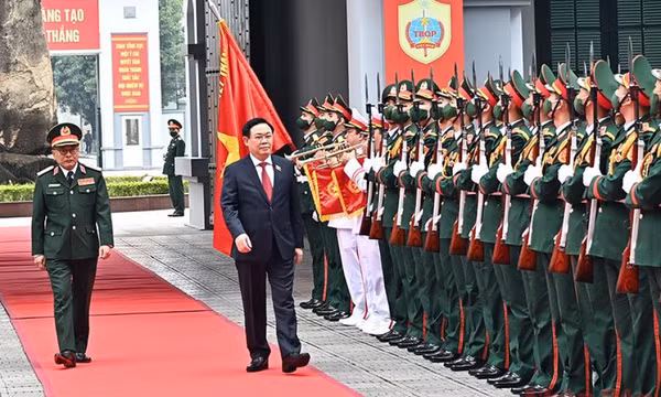 Chủ tịch Quốc hội yêu cầu tiếp tục xây dựng Tình báo Quốc phòng mạnh về tiềm lực và hiệu quả cao