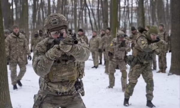 Ukraine ban bố sắc lệnh tổng động viên