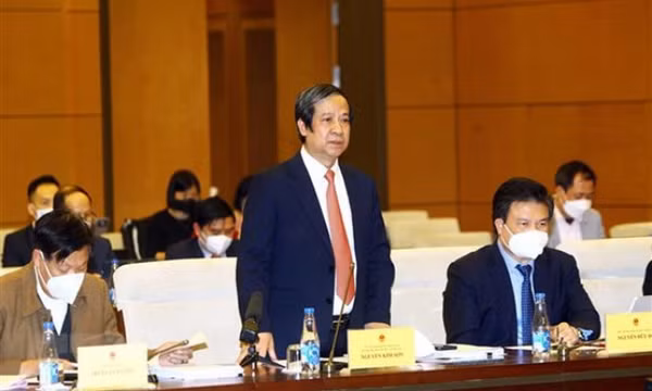 Bộ trưởng Bộ GD-ĐT: Không cứng nhắc cố định thời điểm kết thúc năm học