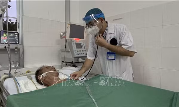 Những 'thiên thần áo trắng' nơi 'đầu sóng ngọn gió'
