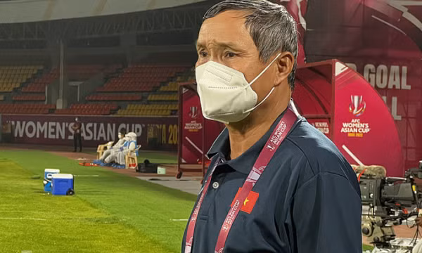 HLV Mai Đức Chung: ‘Giữ quân trận Trung Quốc để hạ Thái Lan’
