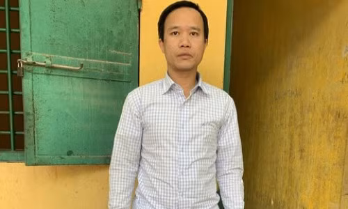 Vu khống lãnh đạo công an huyện, cựu phóng viên bị khởi tố, bắt tạm giam