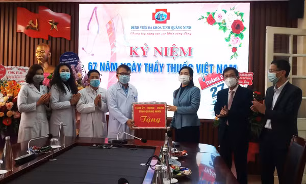 Phó Chủ tịch UBND tỉnh Nguyễn Thị Hạnh chúc mừng Ngày thầy thuốc Việt Nam 27/2