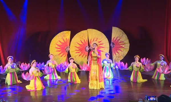 Mùa xuân, nghe khúc hát văn 