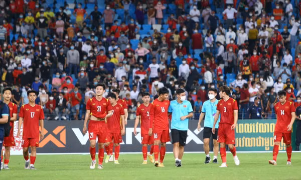 Nửa đội tuyển U23 Việt Nam ở lại Campuchia để điều trị Covid-19