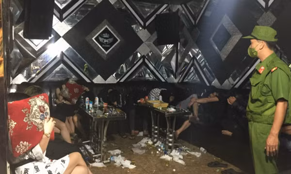 40 nam, nữ thanh niên vào quán karaoke đón Valentine với ma túy