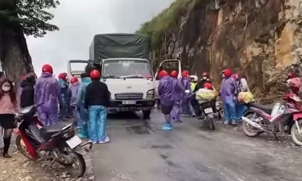 Làm rõ vụ mâu thuẫn giữa nhóm khách phượt và lái xe tải