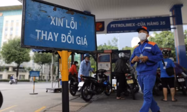 Giá xăng tiếp tục tăng, vượt 26.000 đồng