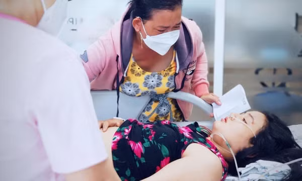 Uống 1,5 lít nước ngọt mỗi ngày, bé gái rơi vào mê man
