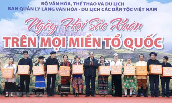 Chủ tịch nước dự Ngày hội 'Sắc Xuân trên mọi miền Tổ quốc'