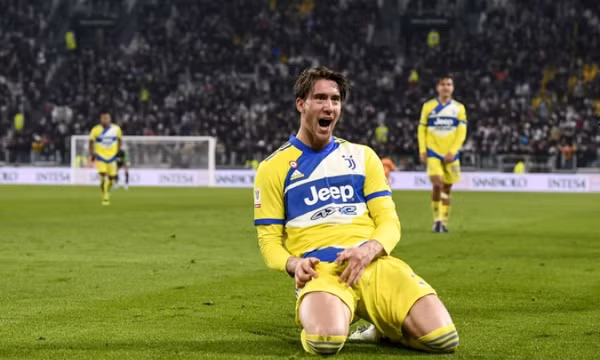 Vlahovic giúp Juventus vào bán kết Cup Italy