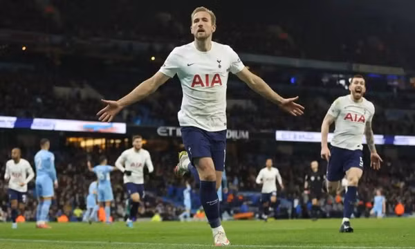 Song sát Son - Kane nhấn chìm Man City