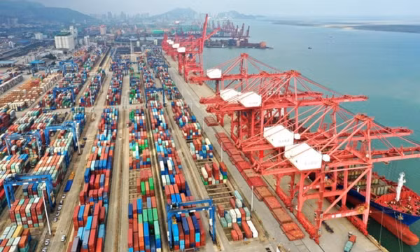 Xuất khẩu hàng hóa trung gian của thế giới tiếp tục tăng trưởng 27%