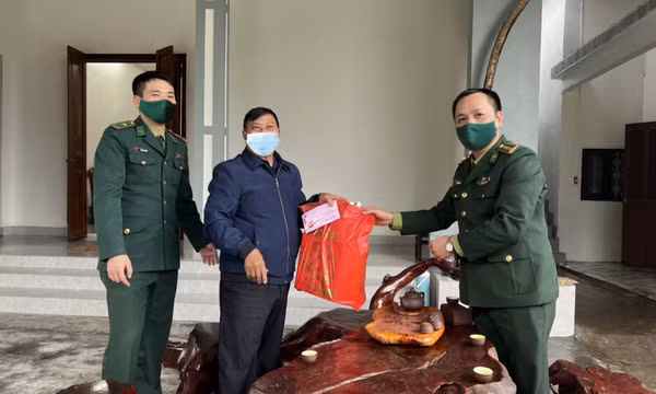 Phát huy vai trò của những “cột mốc sống”