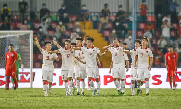 Quang Thịnh âm tính với COVID-19, U23 Việt Nam có 16 cầu thủ đấu Thái Lan