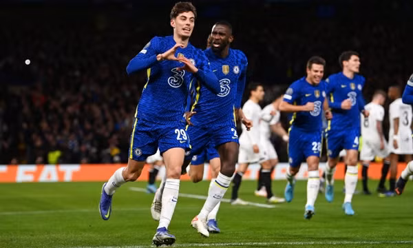 Chelsea đặt một chân vào tứ kết Champions League