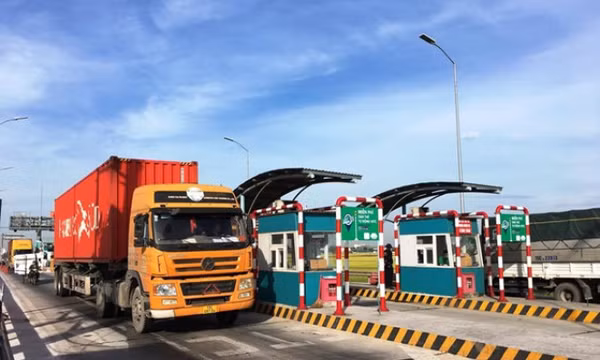 Sẽ xử ‘phạt nguội’ xe cố tình đâm barie, trốn phí qua trạm BOT