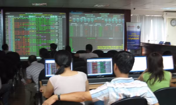 Thị trường sôi động VN-Index tăng gần 19 điểm trong phiên đầu xuân