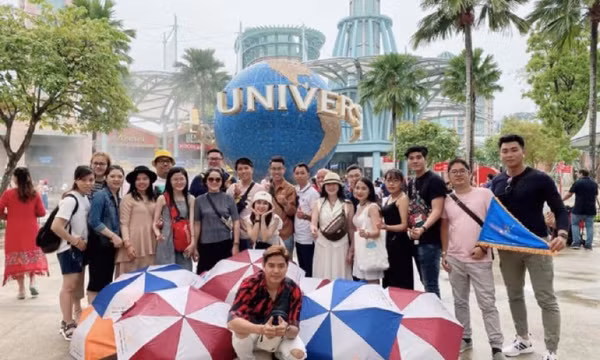 Hướng dẫn viên du lịch quốc tế mong chờ đi làm trở lại