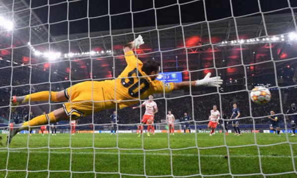 PSG rơi chiến thắng ở phút chót