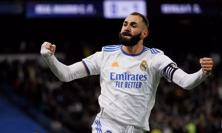 Benzema vượt thành tích ghi bàn lịch sử của Henry