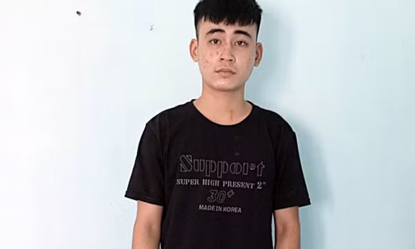 Nhậu xong về nhà quậy rồi dùng dao tấn công Công an
