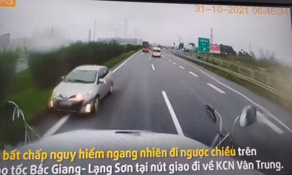Bắc Giang: Nữ tài xế bị tước GPLX vì đi ngược chiều trên cao tốc