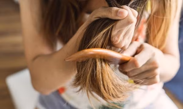Để có mái tóc khỏe, cần tránh những sai lầm này