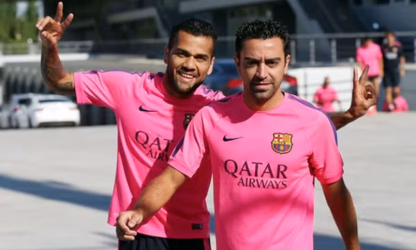 Dani Alves trở lại Barca