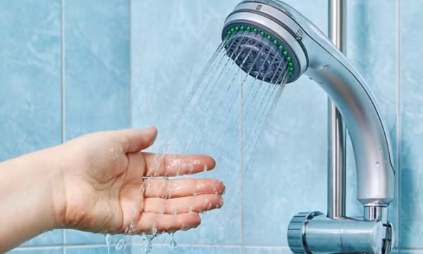 Lưu ý khi đi tắm vào mùa đông để bảo vệ sức khỏe