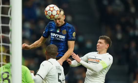 Inter vào vòng 1/8 Champions League sau 10 năm