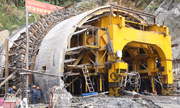 Thi công nước rút dự án hầm xuyên núi Hạ Long - Cẩm Phả