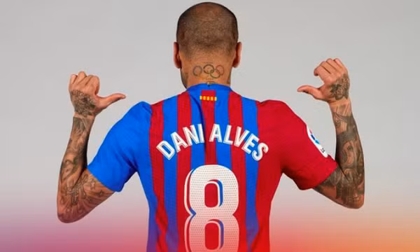 Barca công bố số áo của Dani Alves
