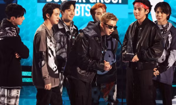 AMAs 2021: BTS trở thành nghệ sĩ châu Á đầu tiên được vinh danh Nghệ sĩ của năm