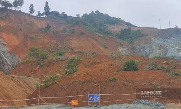 Khắc phục sạt lở khu vực thi công hố móng thủy điện Hòa Bình mở rộng