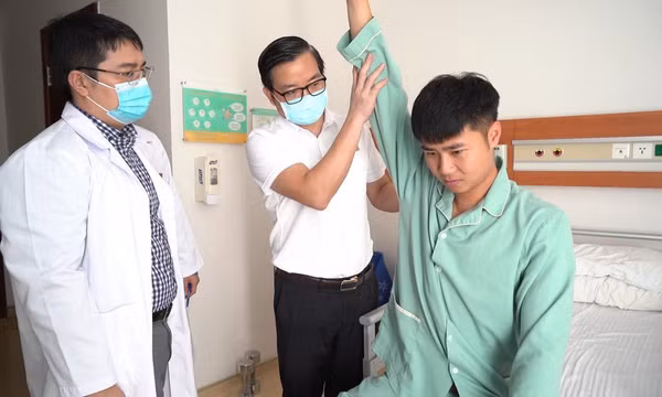 Văn Toản phẫu thuật thành công