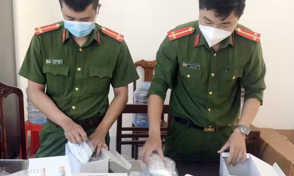 Thu giữ hàng trăm bộ kit test nhanh COVID-19 không rõ nguồn gốc