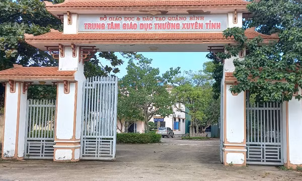Thủ quỹ Trung tâm Giáo dục thường xuyên bị mất 6 tỉ đồng khi đang đi xe máy?