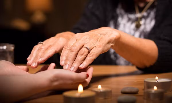 Khoa học từng bước giải mã hiện tượng nghe thấy "âm thanh từ cõi chết"
