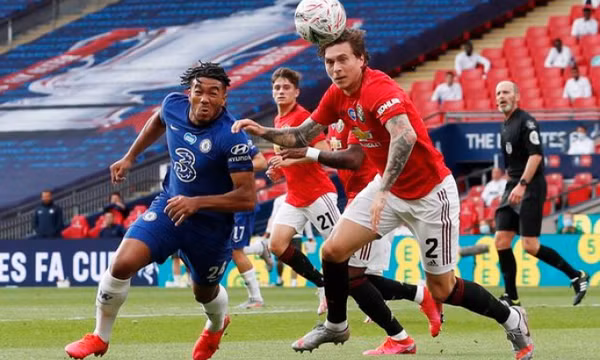 Victor Lindelof sẽ lĩnh xướng hàng thủ Man Utd trận đại chiến Chelsea?