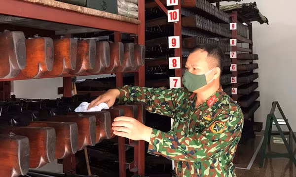 Thủ kho quân khí trách nhiệm với công việc