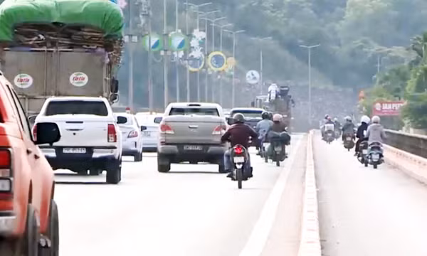Vẫn đi sai làn đường qua cầu Bãi Cháy