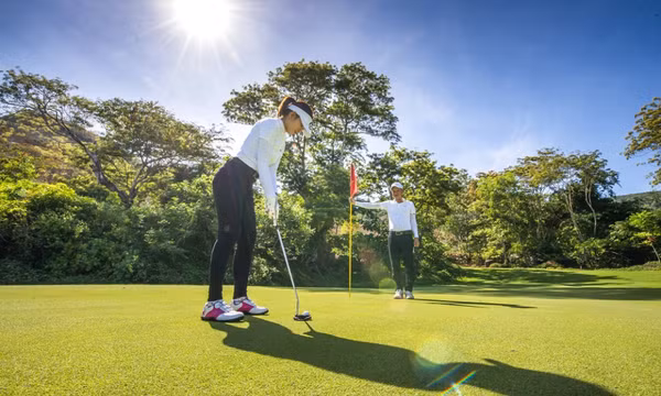 Vietnam Airlines và Vinpearl tiên phong khởi động mô hình du lịch khép kín với giải golf “Green Journey to Phú Quốc”